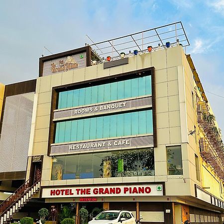 Hotel The Grand Piano - Best Business Hotel In Patan Екстер'єр фото