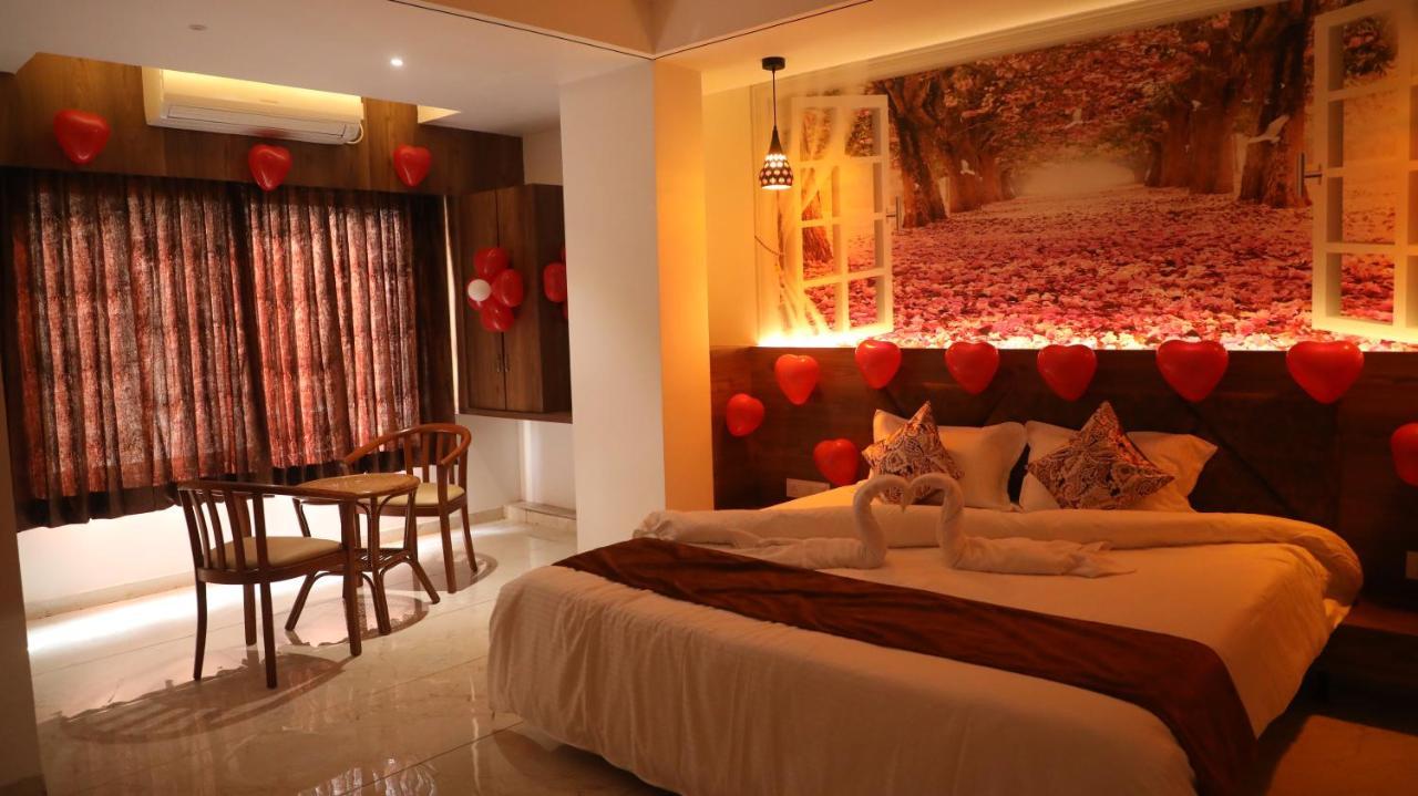 Hotel The Grand Piano - Best Business Hotel In Patan Екстер'єр фото