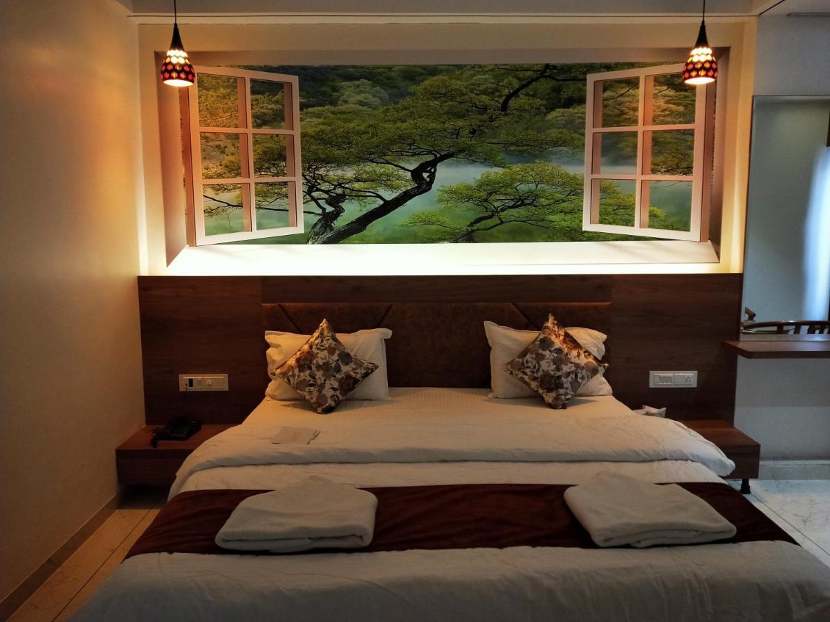 Hotel The Grand Piano - Best Business Hotel In Patan Екстер'єр фото