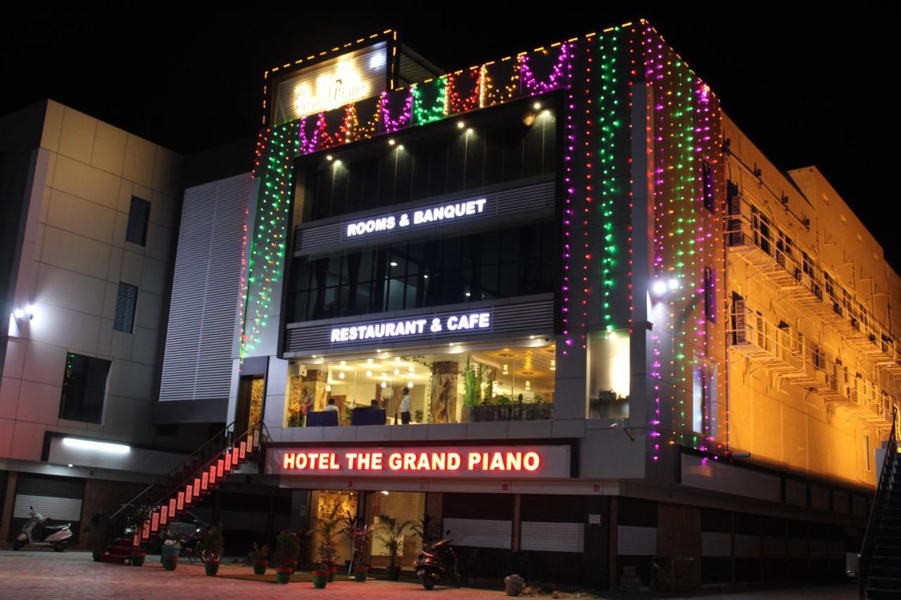 Hotel The Grand Piano - Best Business Hotel In Patan Екстер'єр фото
