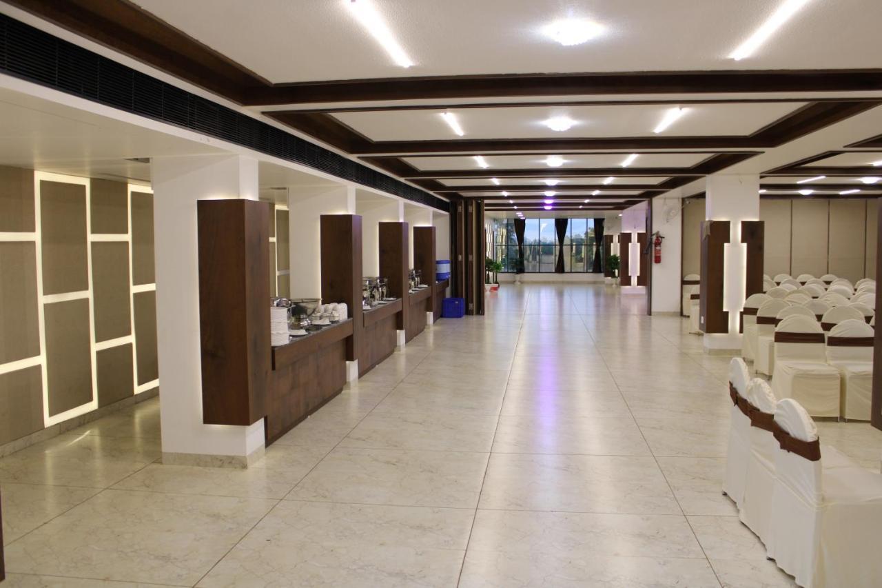Hotel The Grand Piano - Best Business Hotel In Patan Екстер'єр фото