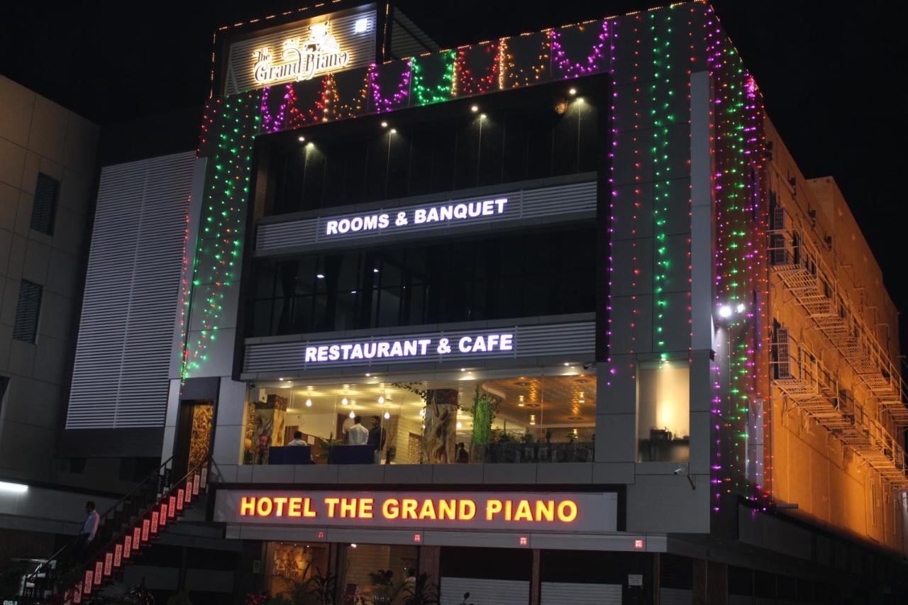Hotel The Grand Piano - Best Business Hotel In Patan Екстер'єр фото
