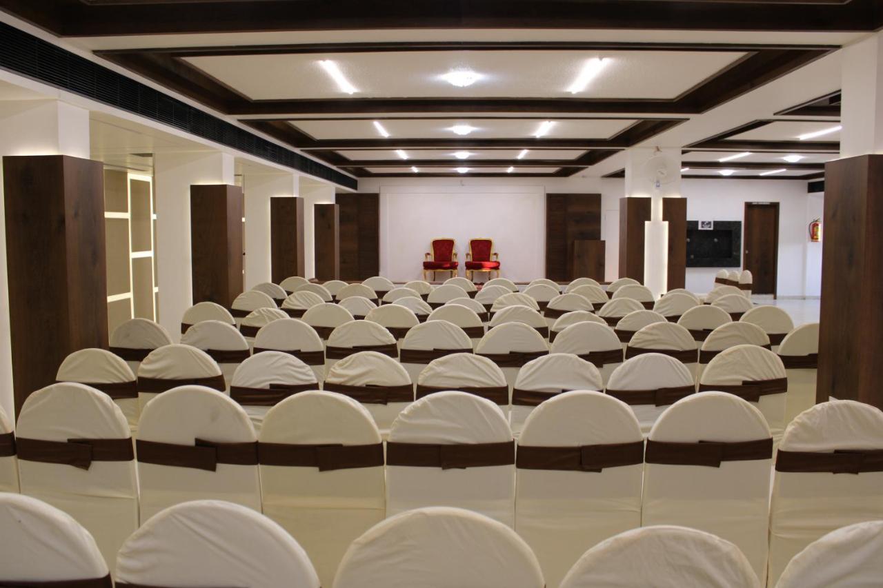 Hotel The Grand Piano - Best Business Hotel In Patan Екстер'єр фото