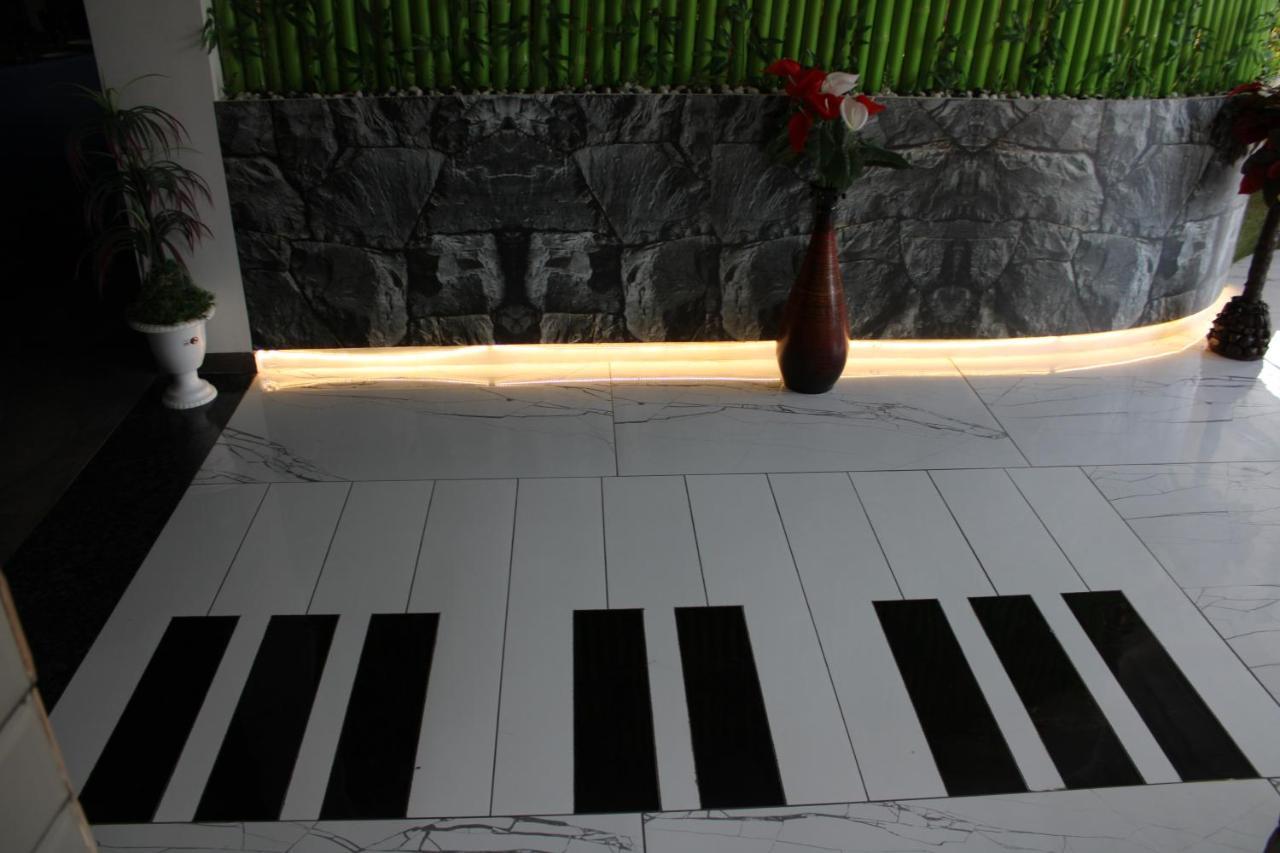 Hotel The Grand Piano - Best Business Hotel In Patan Екстер'єр фото