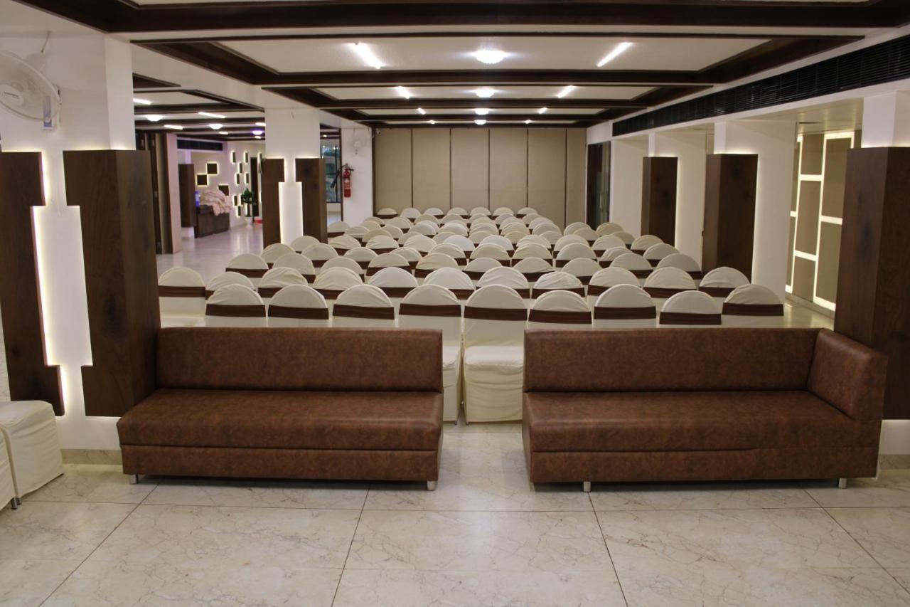 Hotel The Grand Piano - Best Business Hotel In Patan Екстер'єр фото