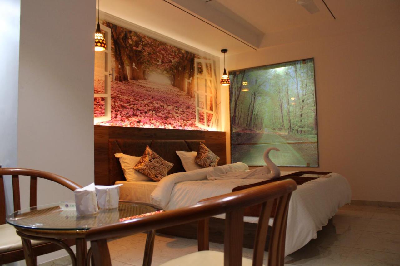 Hotel The Grand Piano - Best Business Hotel In Patan Екстер'єр фото