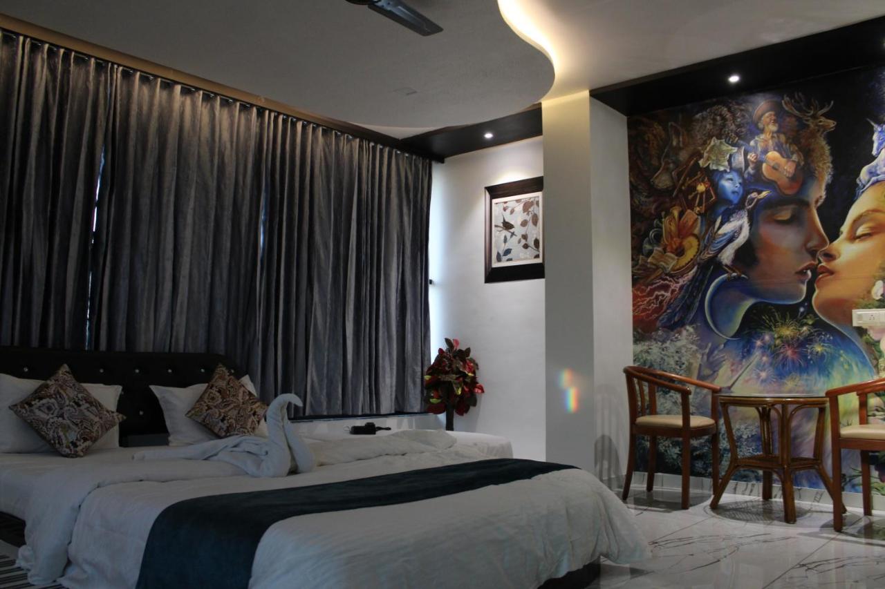 Hotel The Grand Piano - Best Business Hotel In Patan Екстер'єр фото