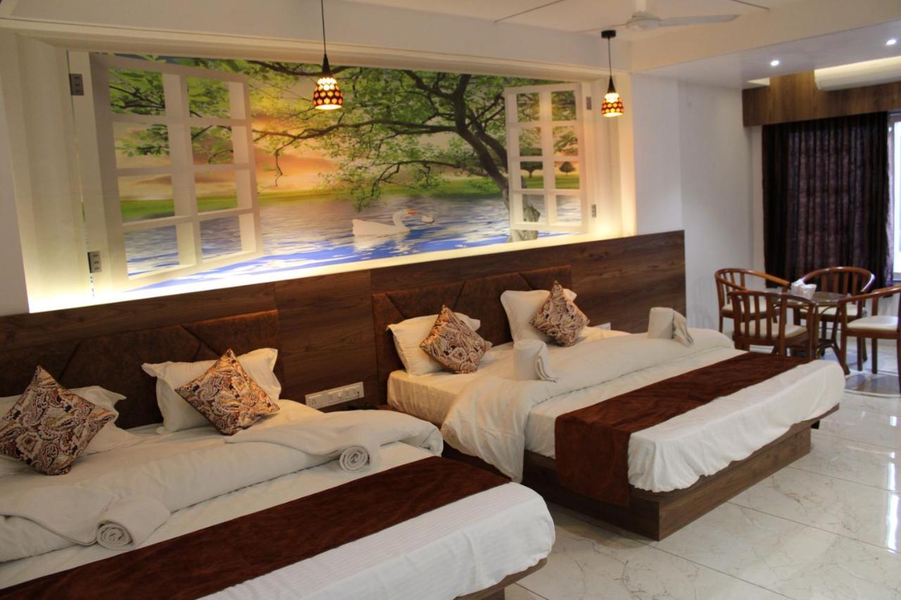 Hotel The Grand Piano - Best Business Hotel In Patan Екстер'єр фото
