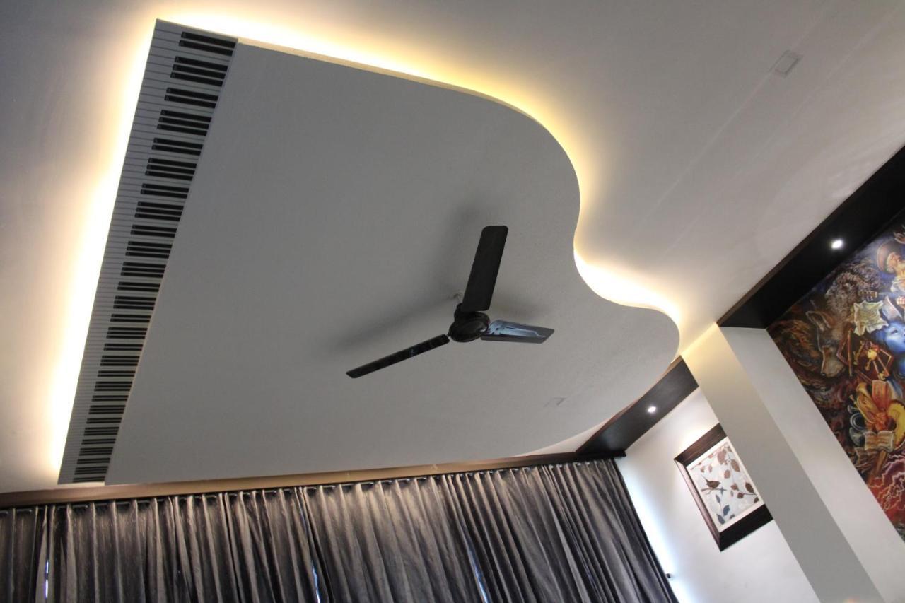 Hotel The Grand Piano - Best Business Hotel In Patan Екстер'єр фото