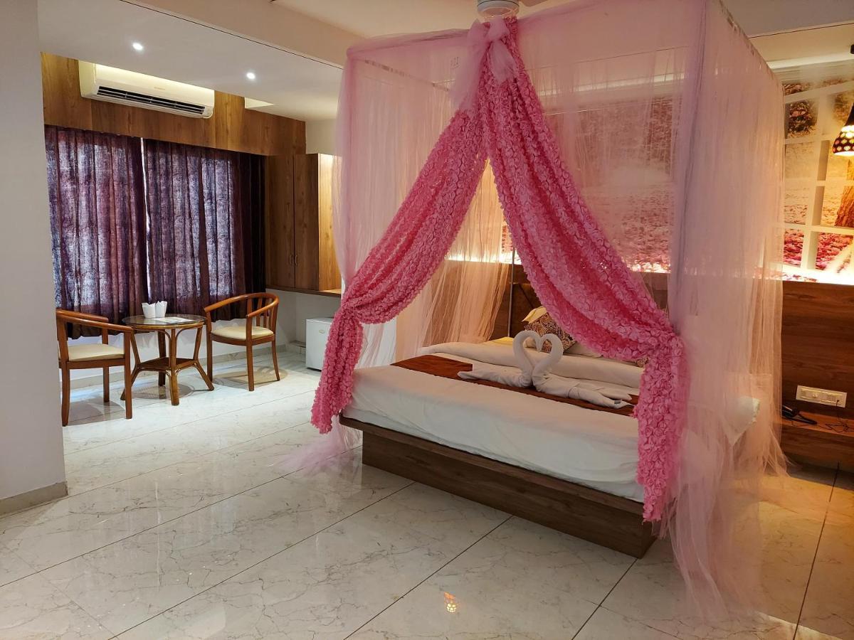 Hotel The Grand Piano - Best Business Hotel In Patan Екстер'єр фото