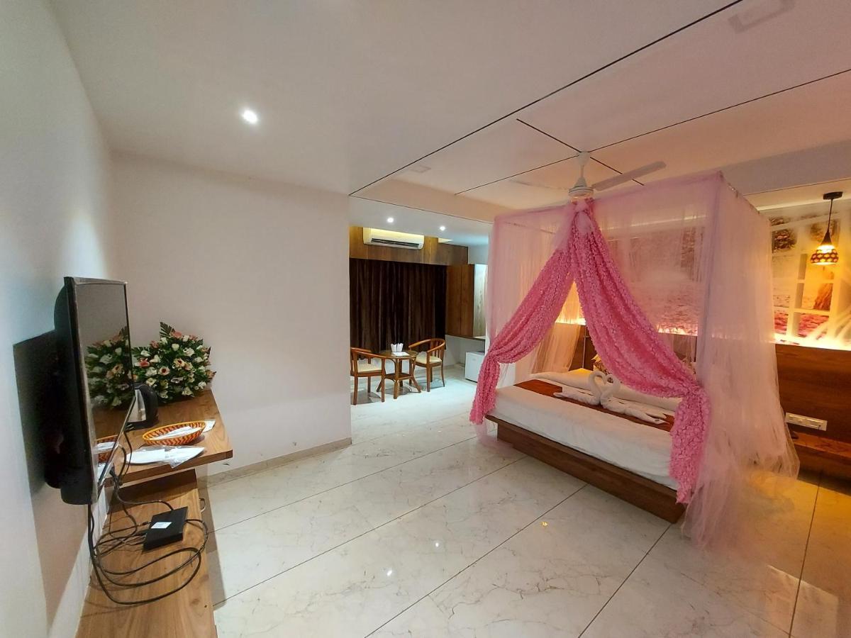 Hotel The Grand Piano - Best Business Hotel In Patan Екстер'єр фото