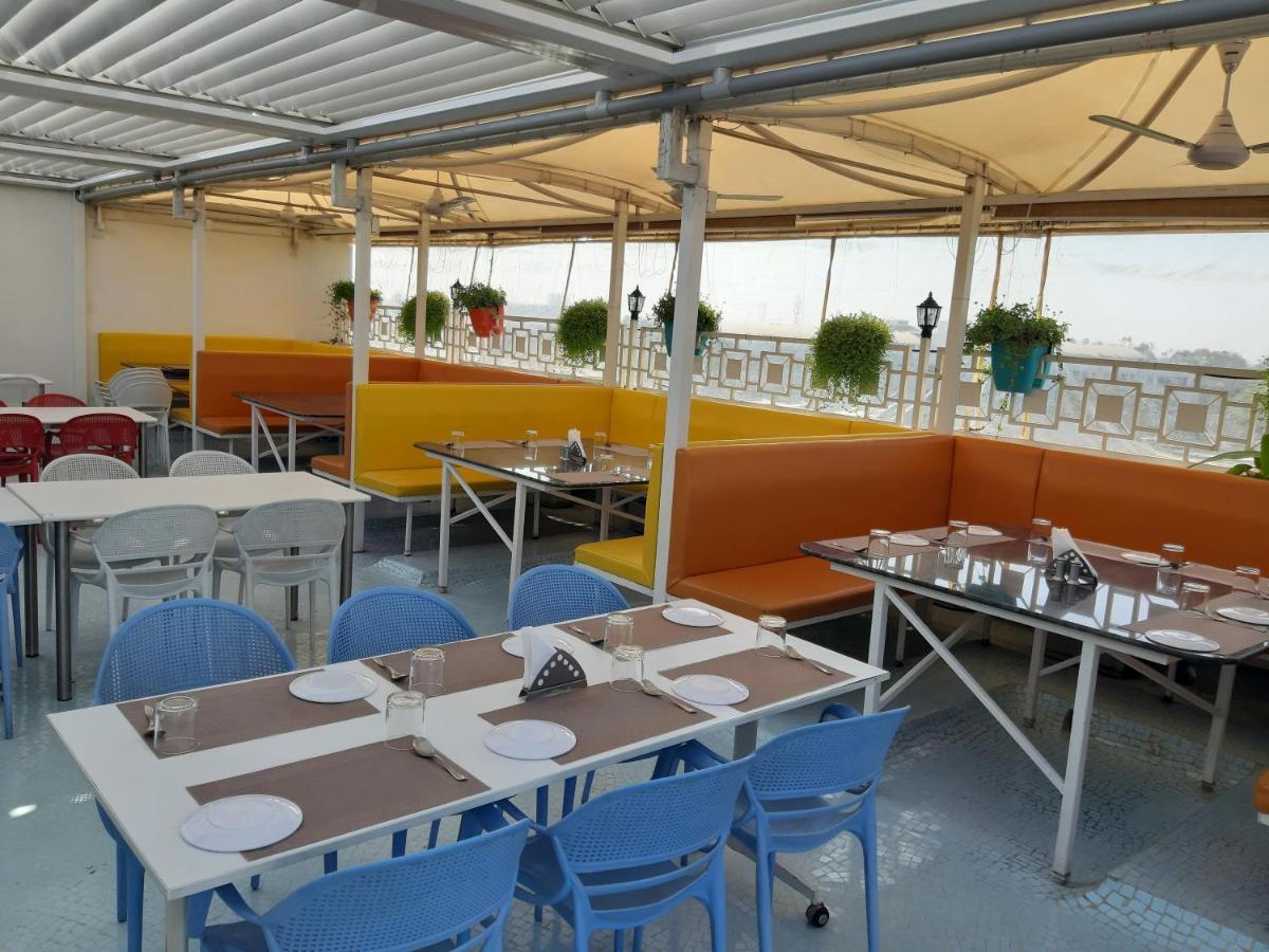 Hotel The Grand Piano - Best Business Hotel In Patan Екстер'єр фото