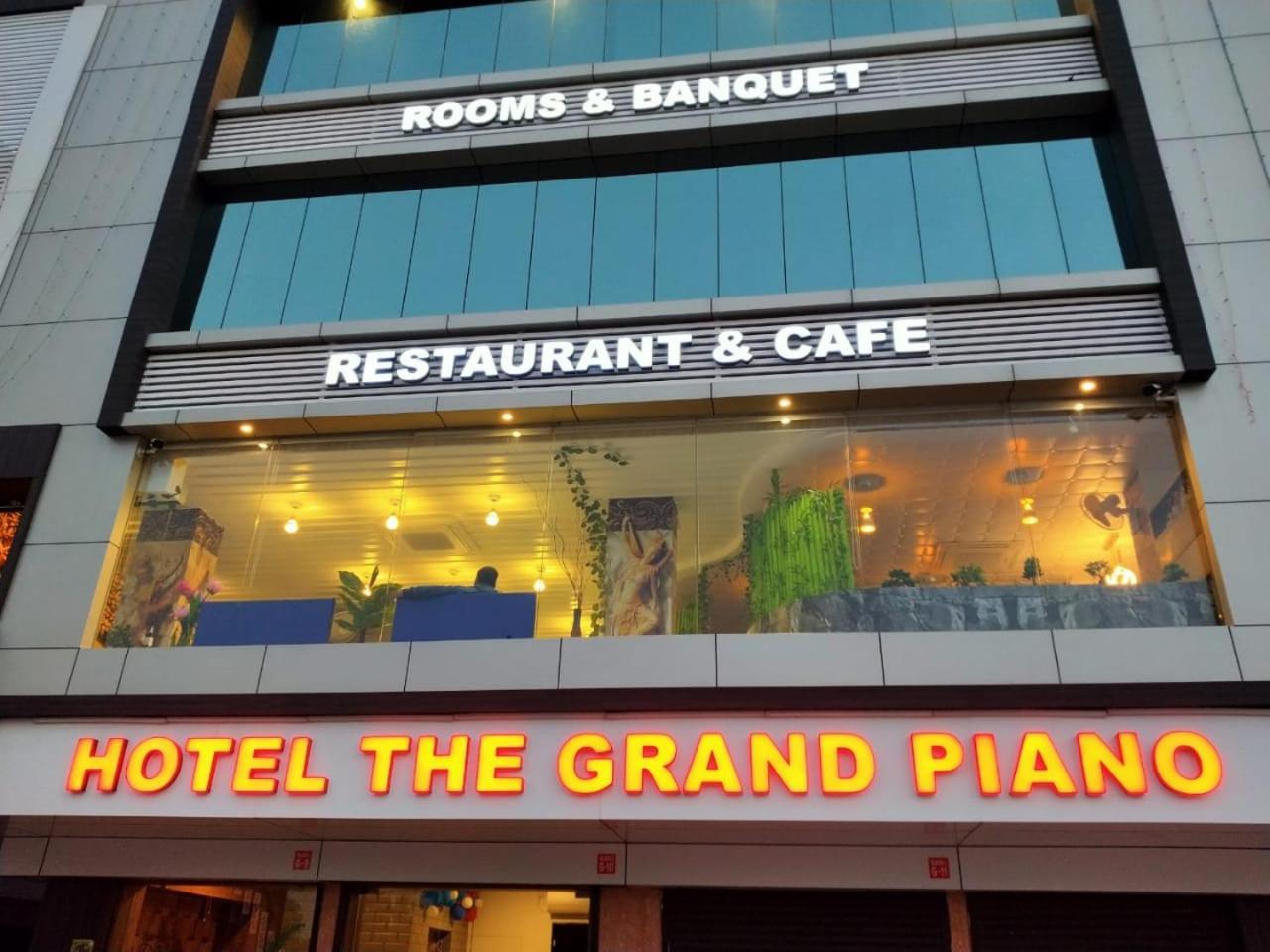 Hotel The Grand Piano - Best Business Hotel In Patan Екстер'єр фото