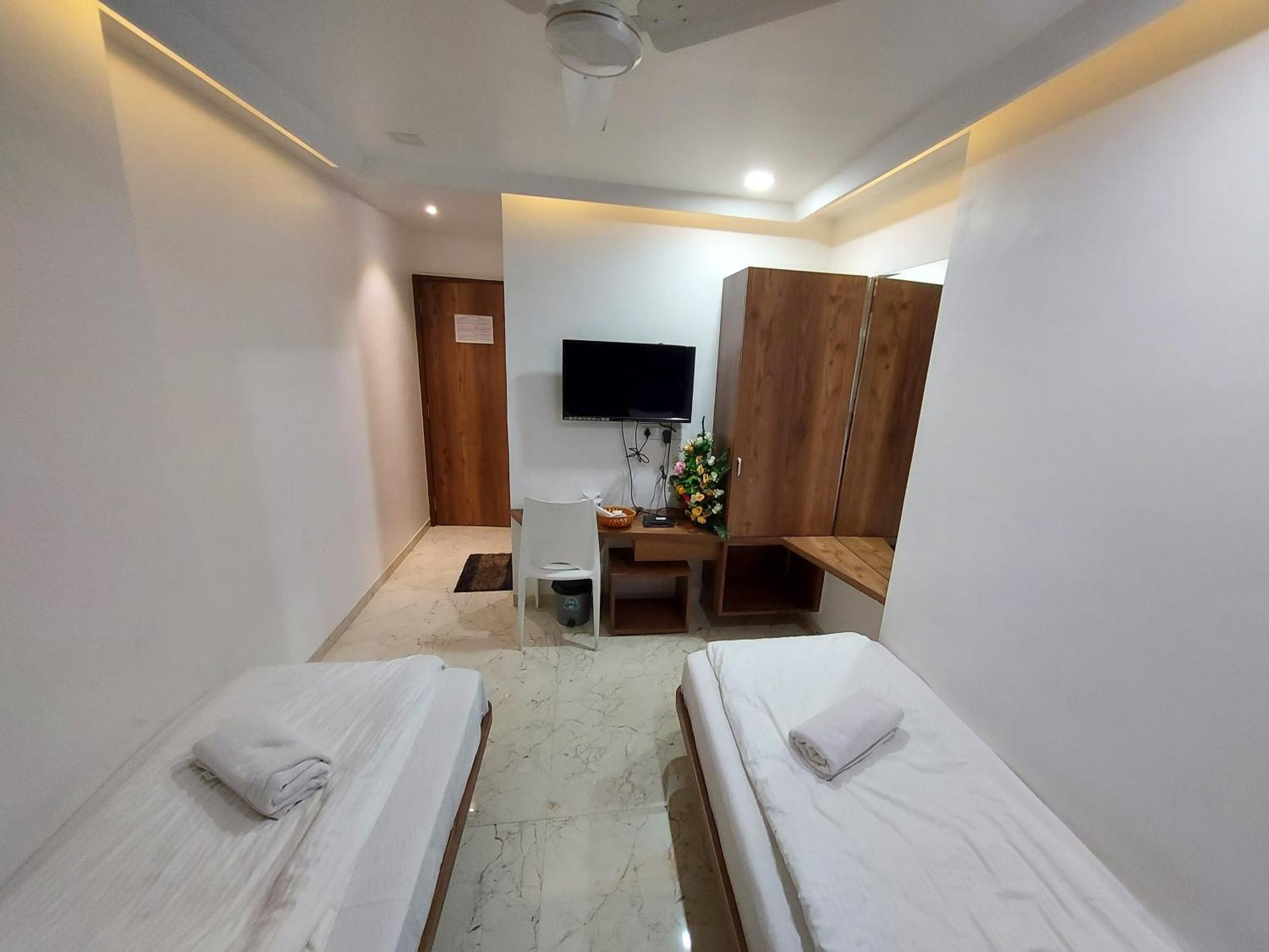 Hotel The Grand Piano - Best Business Hotel In Patan Екстер'єр фото