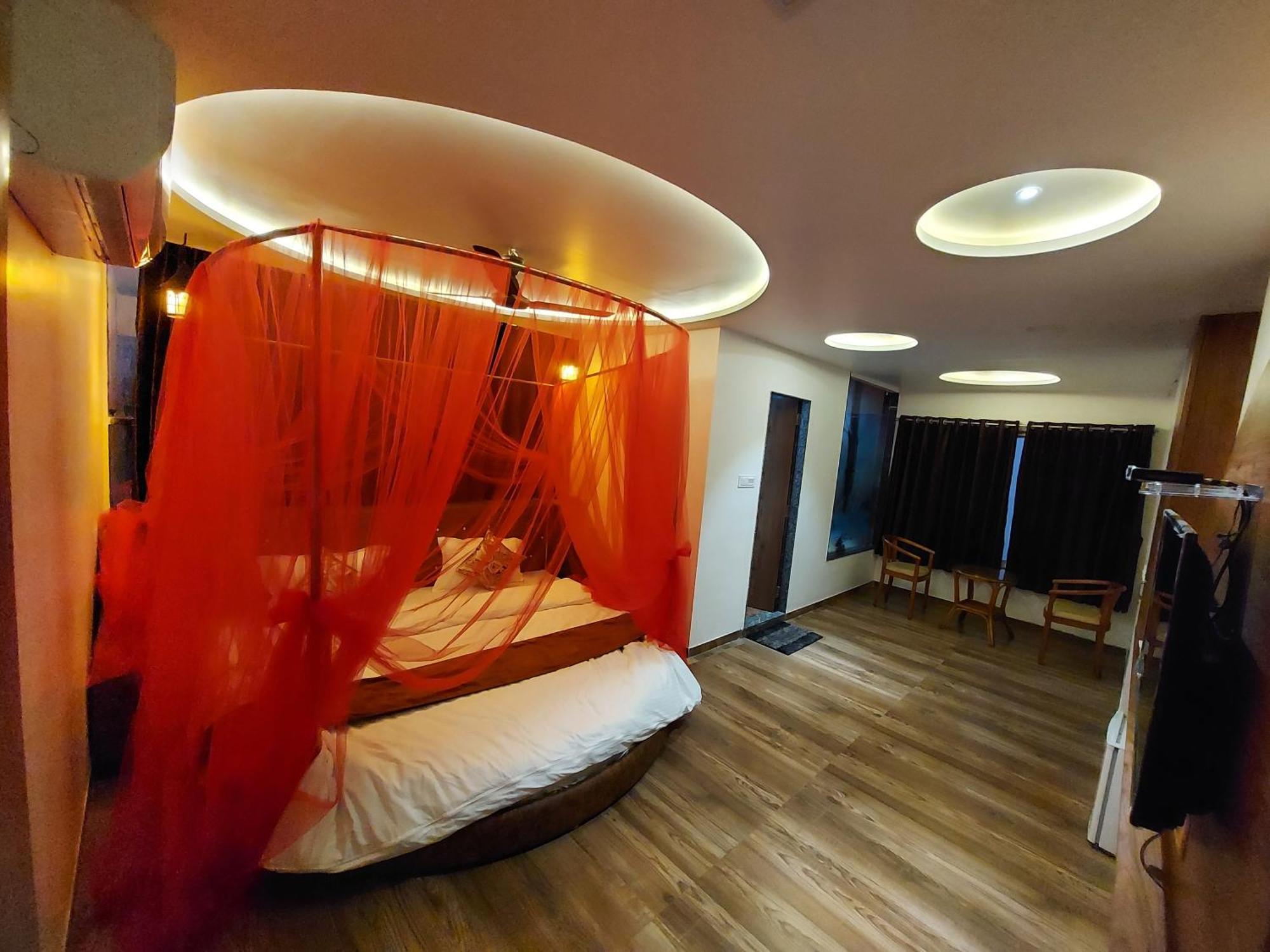 Hotel The Grand Piano - Best Business Hotel In Patan Екстер'єр фото