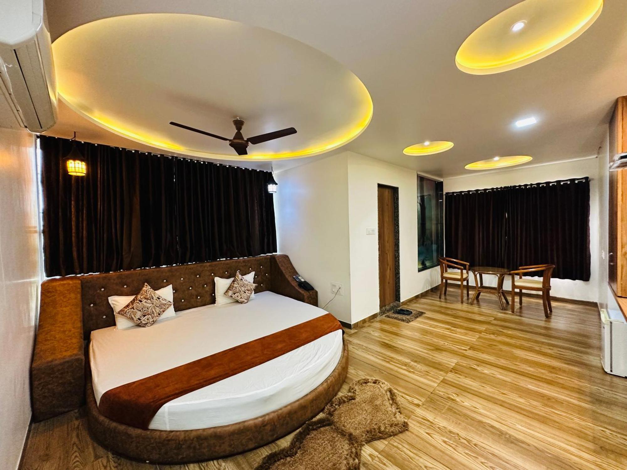 Hotel The Grand Piano - Best Business Hotel In Patan Екстер'єр фото